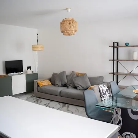 4 Proche Stade De France, Parking Et Balcon Sur Jardin Apartment