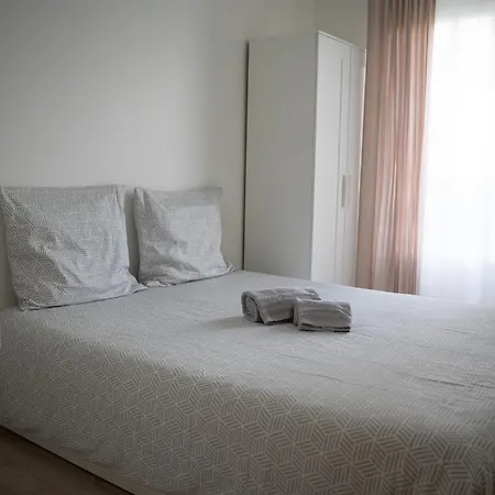 4 Proche Stade De France, Parking Et Balcon Sur Jardin Apartment